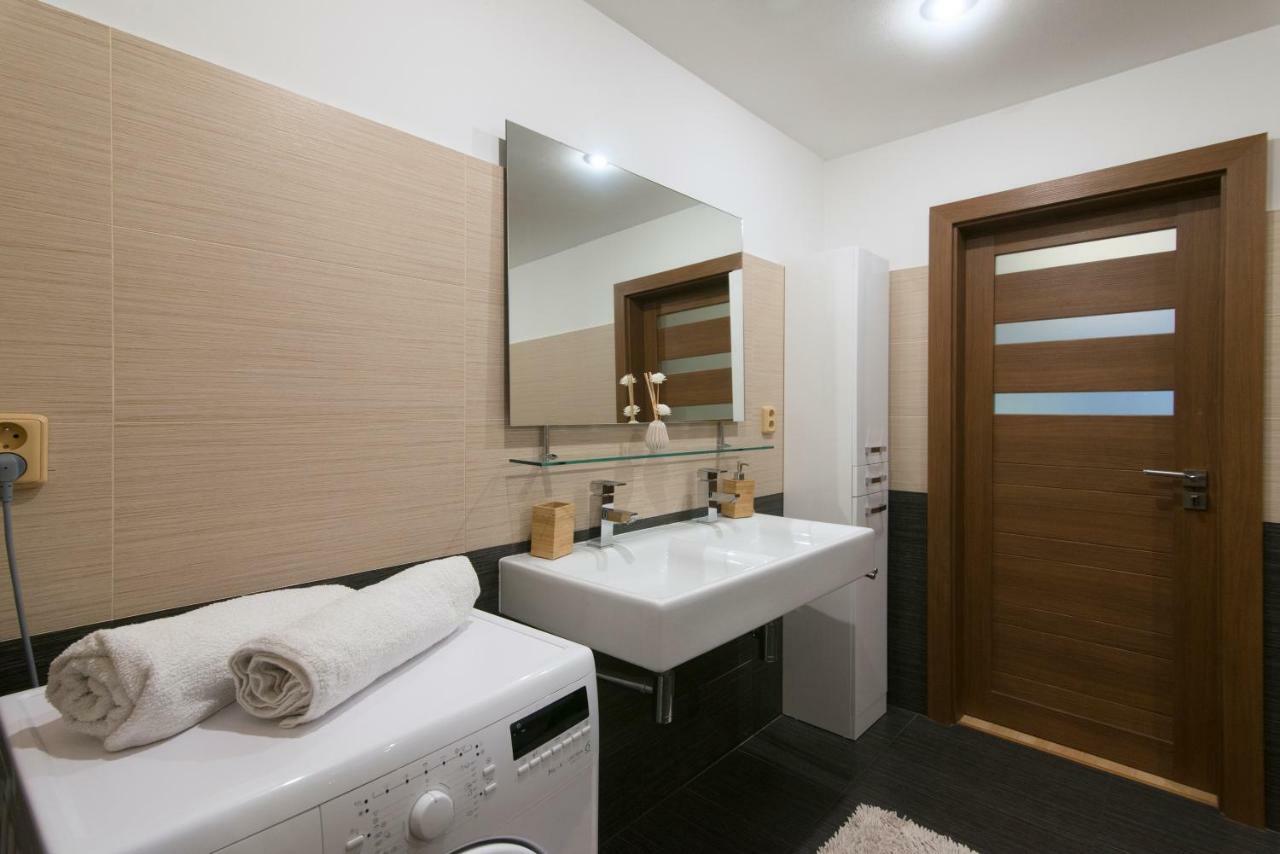 Spacious Apartment Near Wenceslas Square Prague Ngoại thất bức ảnh